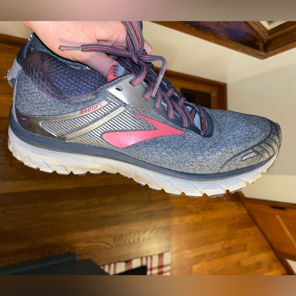 Brooks Adrenaline GTS 18 - Picture 3 of 7